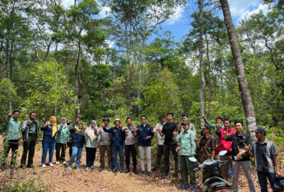 Community and students at the Paccekke Education Forest